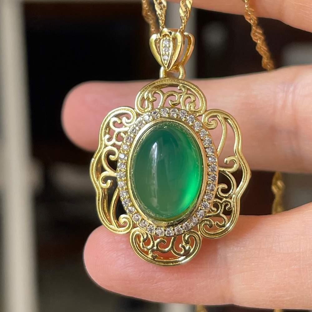 Green jelly belly cabochon chalcedony S 925 pendant & chain